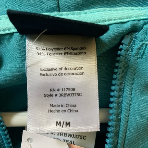 NWT | Reebok Light Weight Windbreaker! - Picture 5 of 7